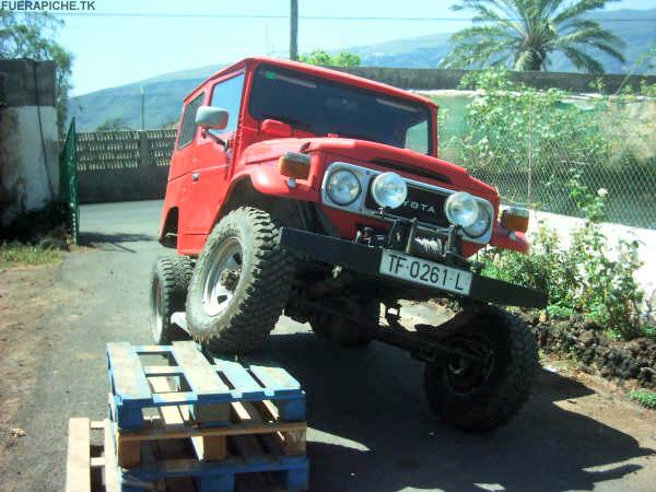 Toyota BJ40 con 35x12,5 4x4