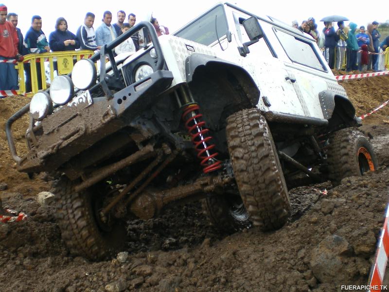 Land Rover Defender trial 4x4