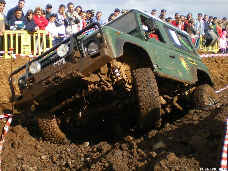 Land Rover Defender trial 4x4