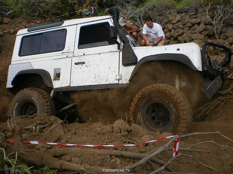 Land Rover Defender 90 trial 4x4