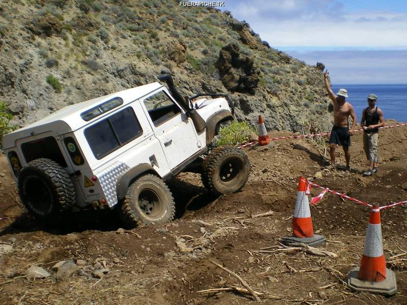 Land Rover Defender 90 trial 4x4