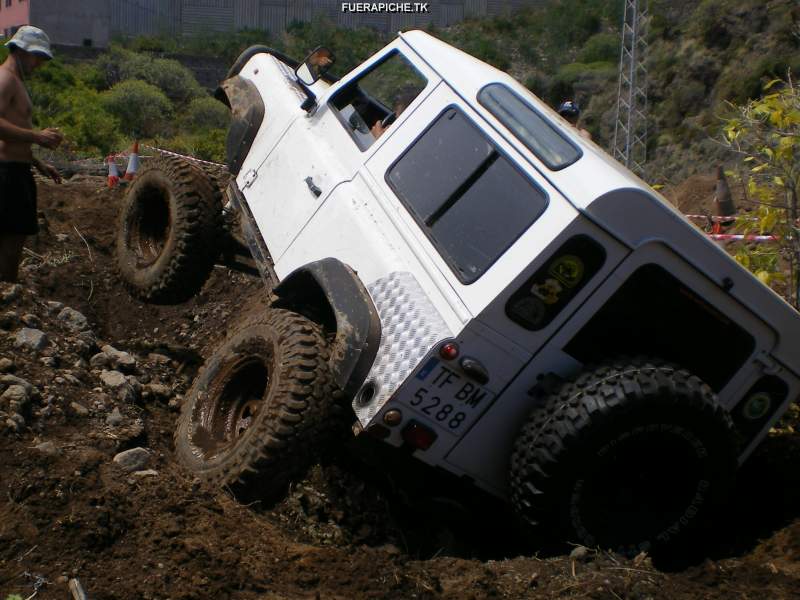 Land Rover Defender 90 trial 4x4