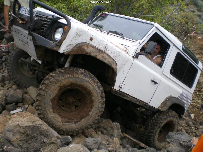 Land Rover Defender 90 trial 4x4