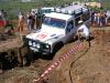 trial 4x4 land rover Defender 110 abriendose paso