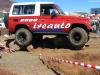 trial 4x4 Land Cruiser LJ apoyado sobre roca