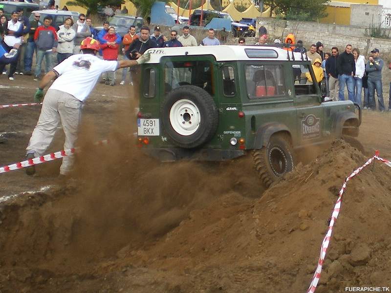 Land Rover Defender 90 trial 4x4