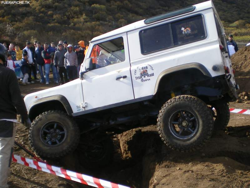 Land Rover Defender 90 trial 4x4