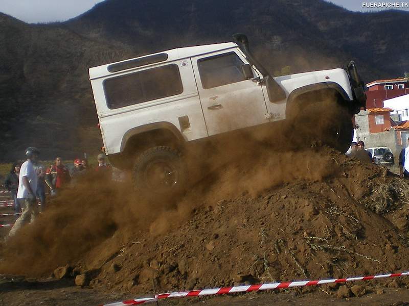 Land Rover Defender 90 trial 4x4