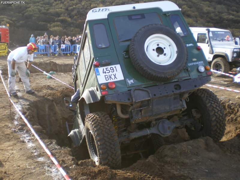 Land Rover Defender 90 trial 4x4