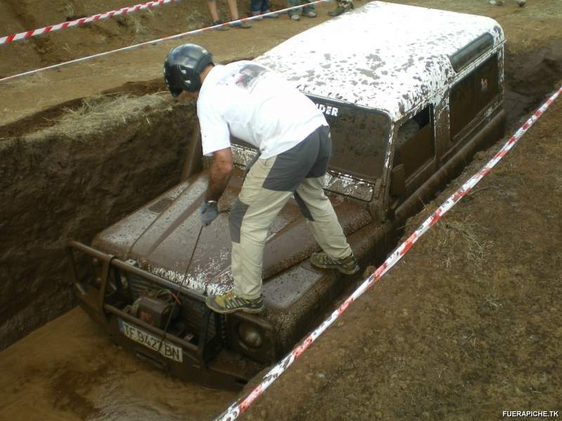 Land Rover Defender 90 trial 4x4