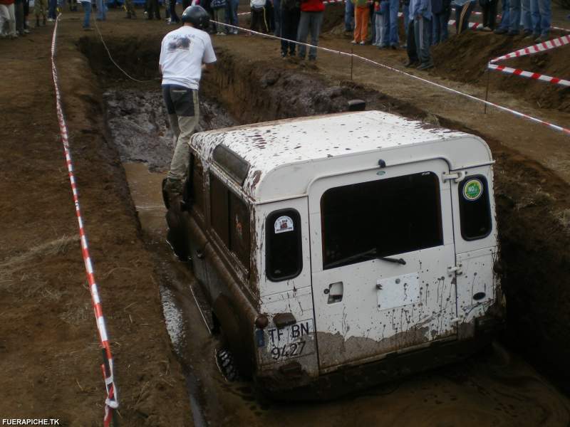 Land Rover Defender 90 trial 4x4