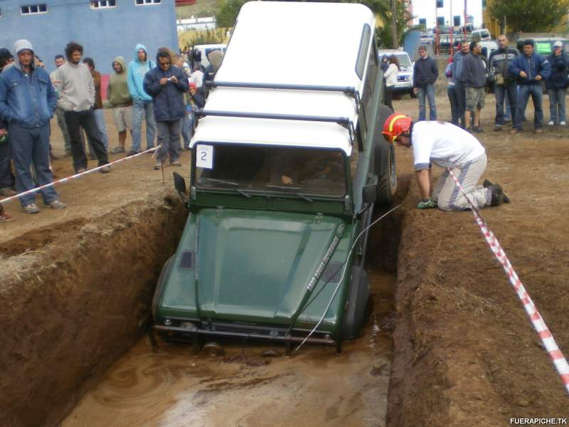 Land Rover Defender 90 trial 4x4