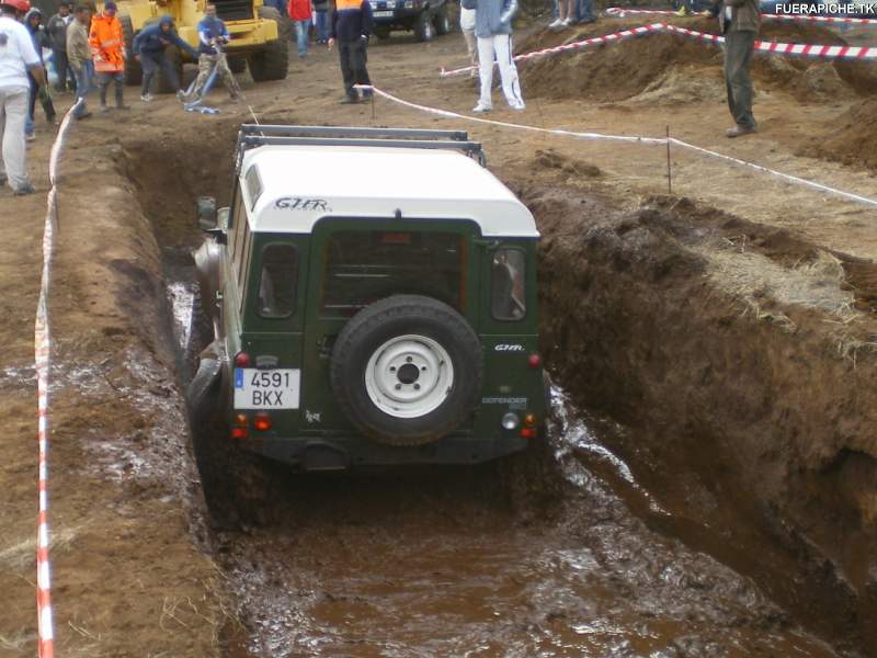 Land Rover Defender 90 trial 4x4