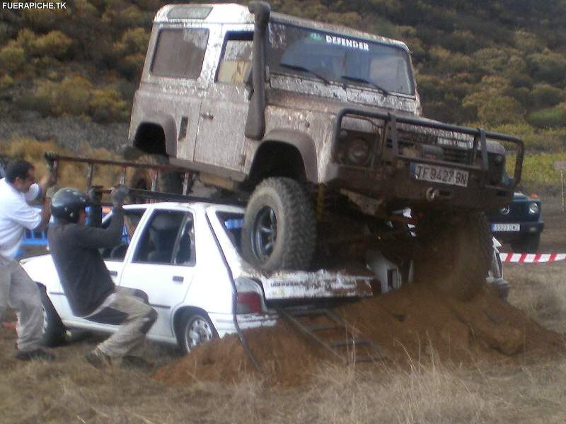 Land Rover Defender 90 trial 4x4