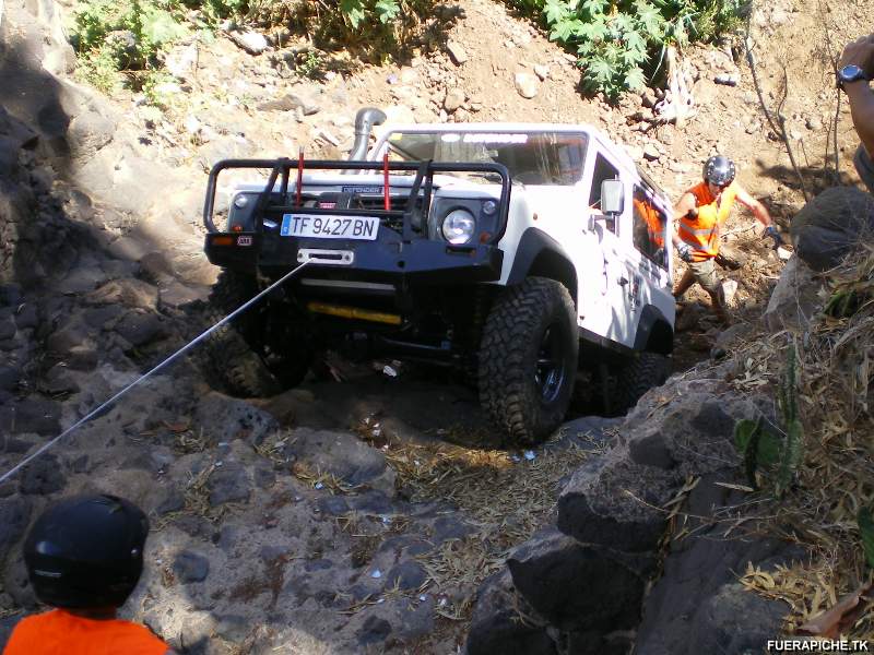 Land Rover Defender trial 4x4