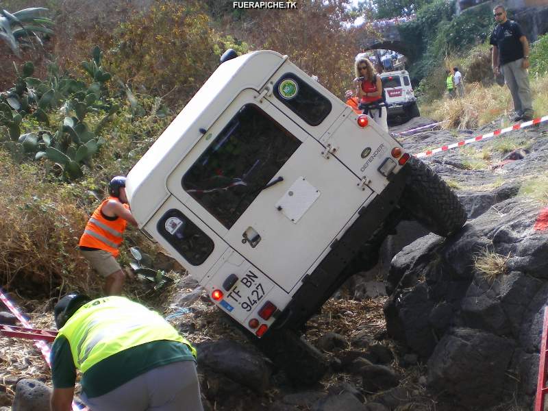 Land Rover Defender trial 4x4