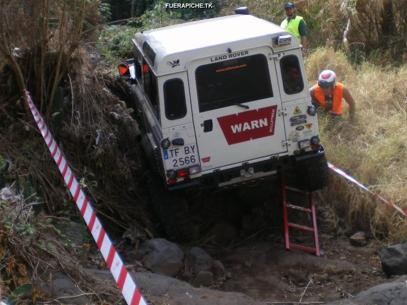 Land Rover Defender trial 4x4