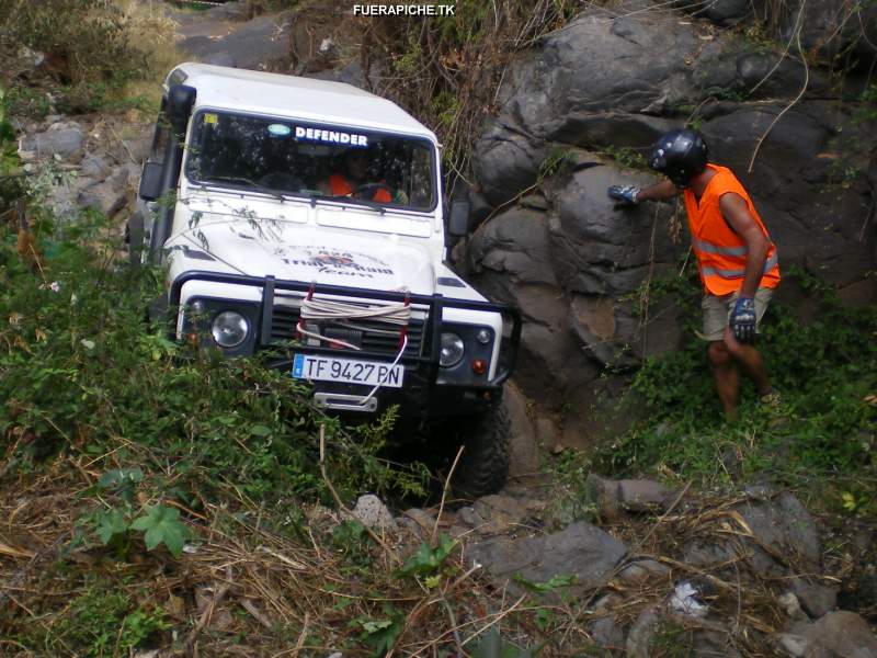 Land Rover Defender trial 4x4