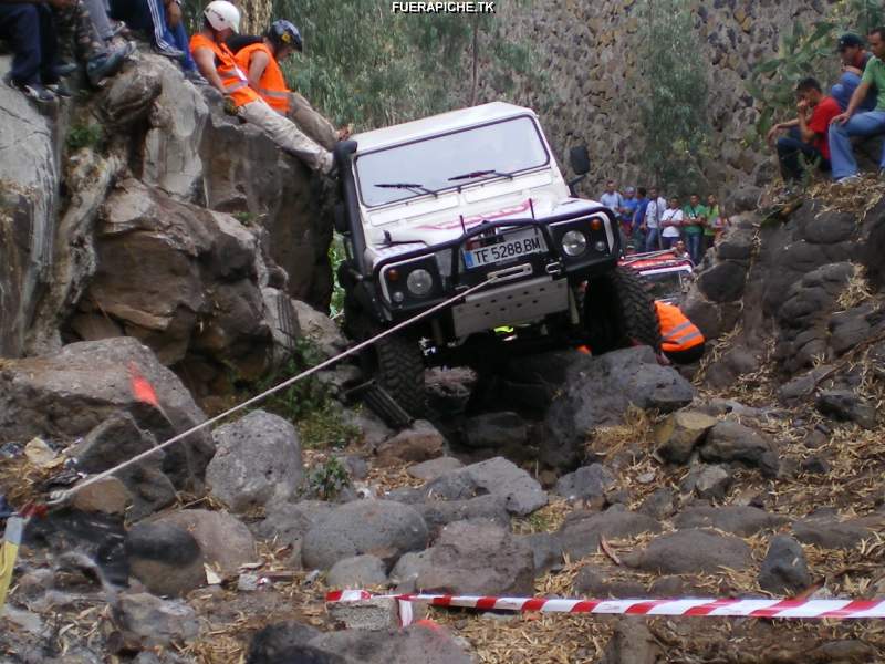 Land Rover Defender trial 4x4