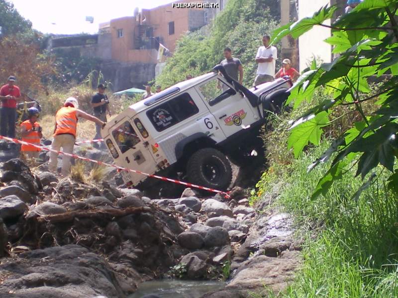 Land Rover Defender trial 4x4