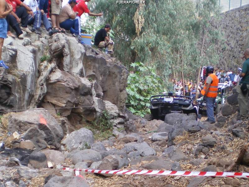 Mercedes G pickup V8 trial 4x4