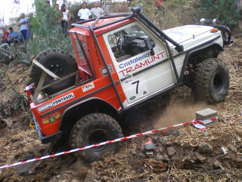 Mercedes G pickup V8 trial 4x4