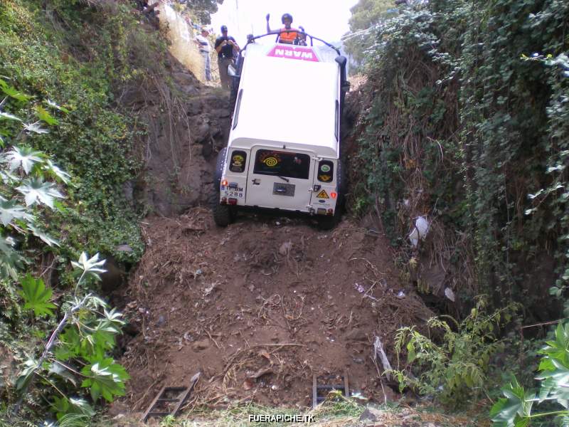 Land Rover Defender trial 4x4