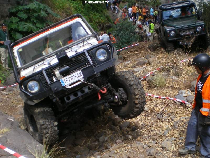 Mercedes G pickup V8 trial 4x4