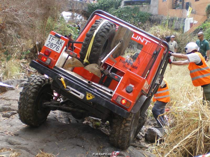 Mercedes G pickup V8 trial 4x4