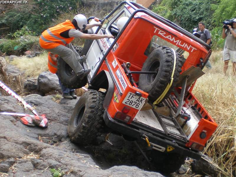 Mercedes G pickup V8 trial 4x4