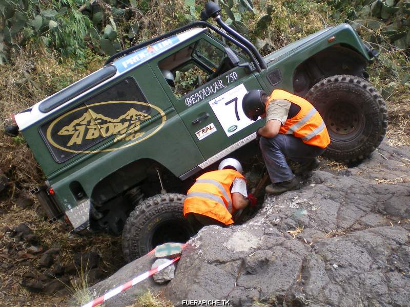 Land Rover Defender trial 4x4