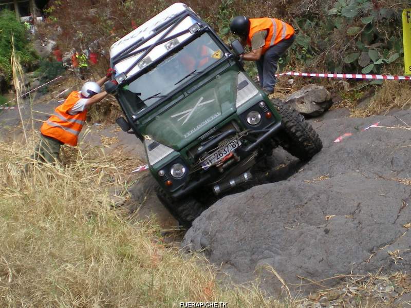 Land Rover Defender trial 4x4