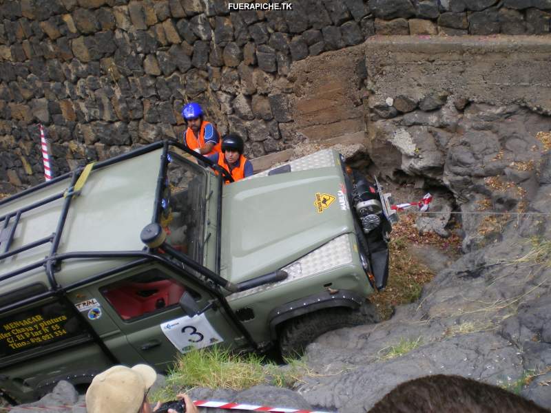 Land Rover Defender trial 4x4