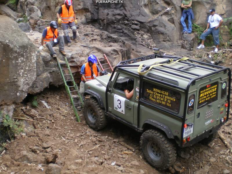 Land Rover Defender trial 4x4