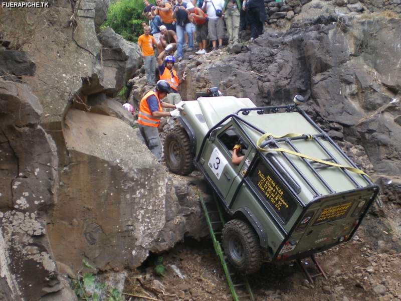 Land Rover Defender trial 4x4