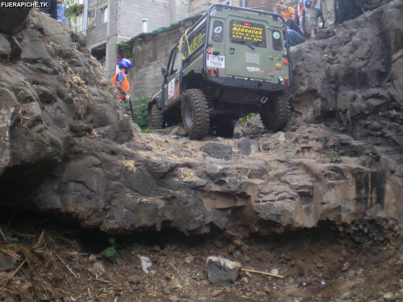 Land Rover Defender trial 4x4