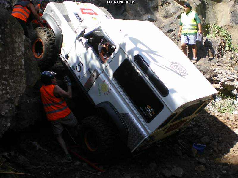 Land Rover Defender trial 4x4