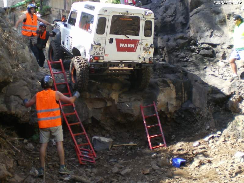 Land Rover Defender trial 4x4