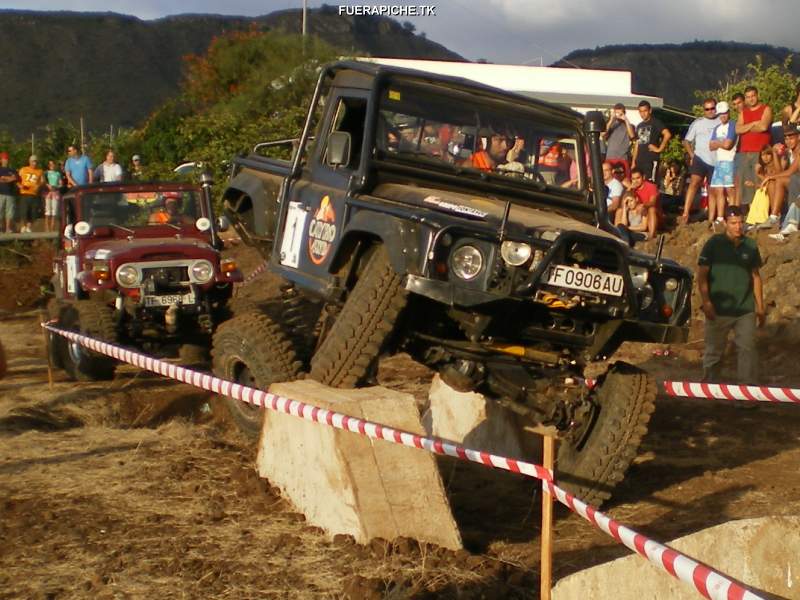 Land Rover Defender trial 4x4