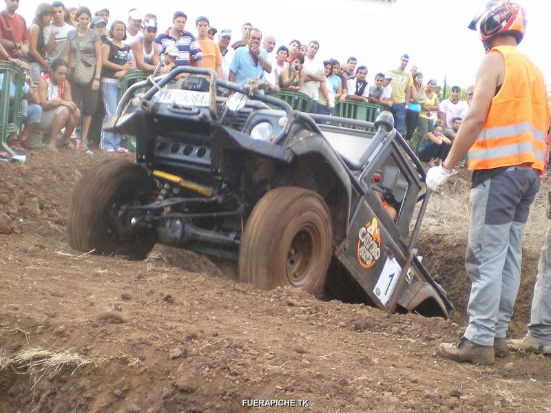 Land Rover Defender trial 4x4