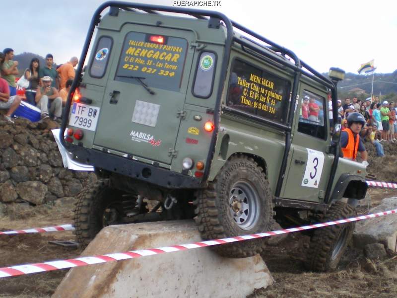 Land Rover Defender trial 4x4