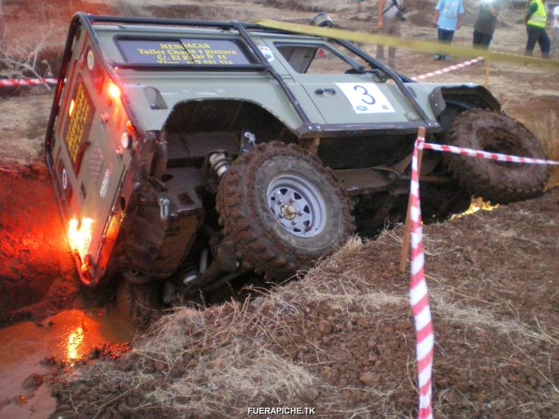 Land Rover Defender trial 4x4