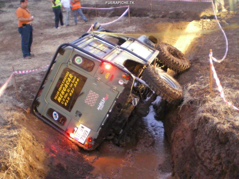 Land Rover Defender trial 4x4