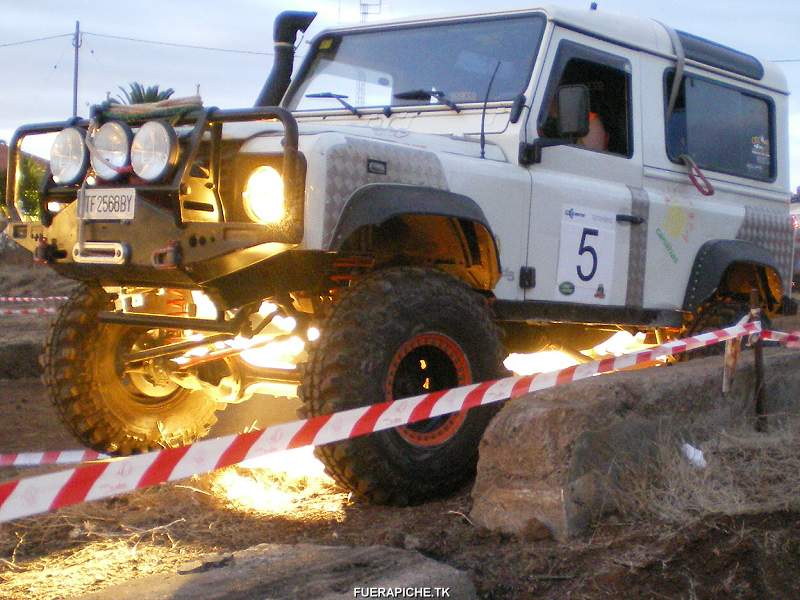 Land Rover Defender trial 4x4