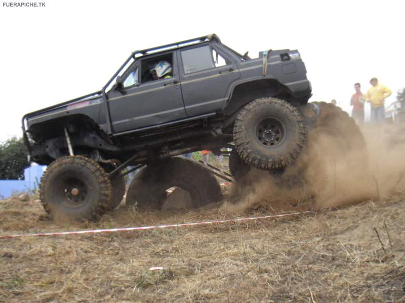 Jeep Cherokee trial 4x4