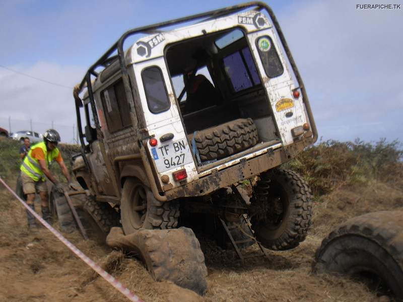 Land Rover Defender 90 trial 4x4