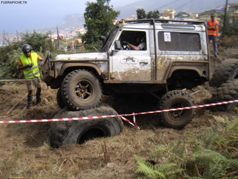 Land Rover Defender 90 trial 4x4