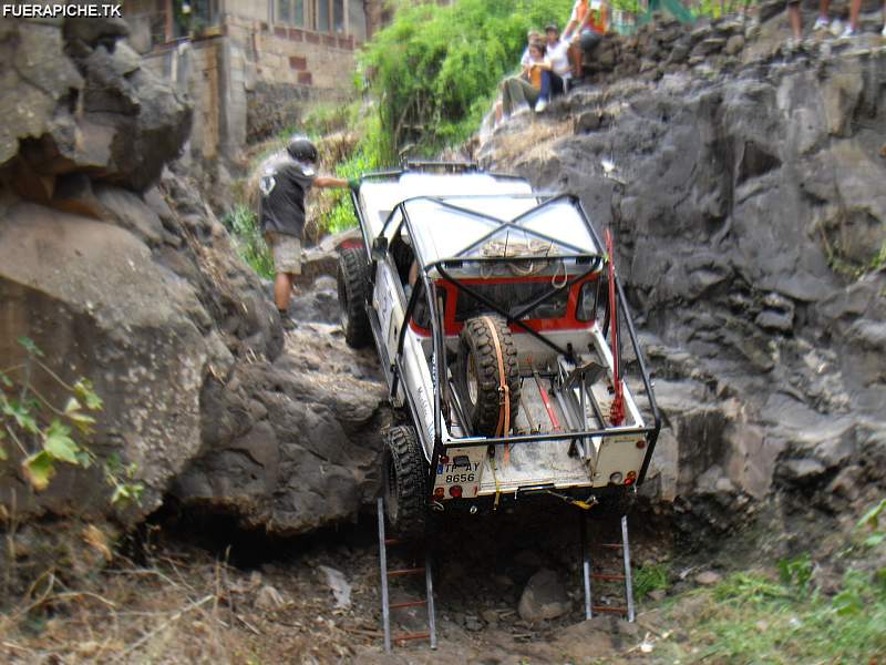 Land Rover Defender 90 trial 4x4