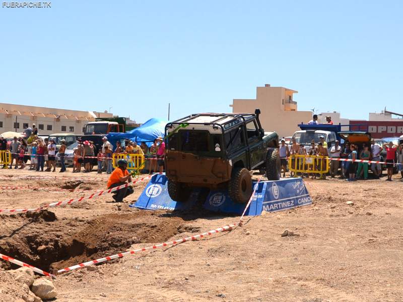 Land Rover Defender 90 trial 4x4