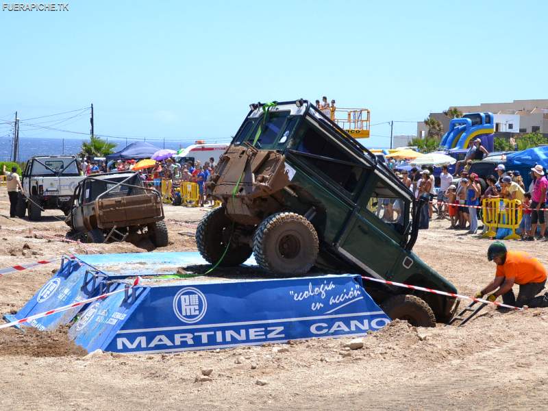 Land Rover Defender 90 trial 4x4